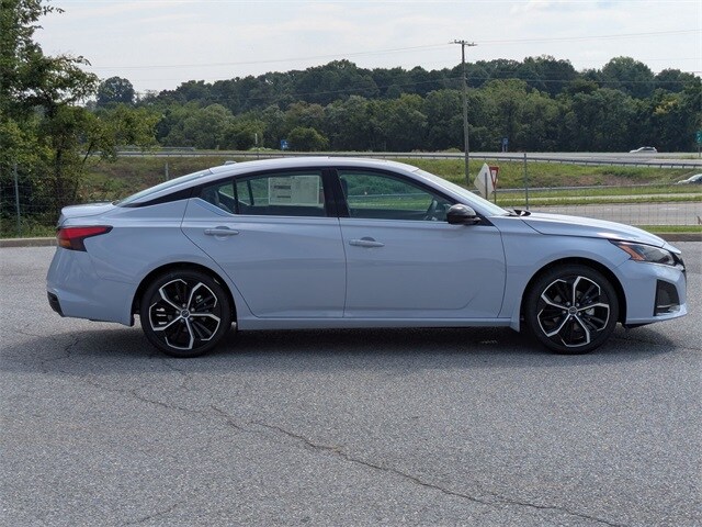 2025 Nissan Altima 2.5 SR photo 4