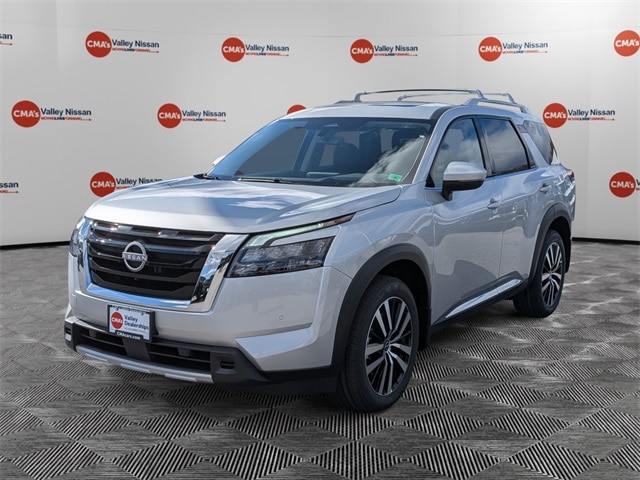2025 Nissan Pathfinder Platinum's photo