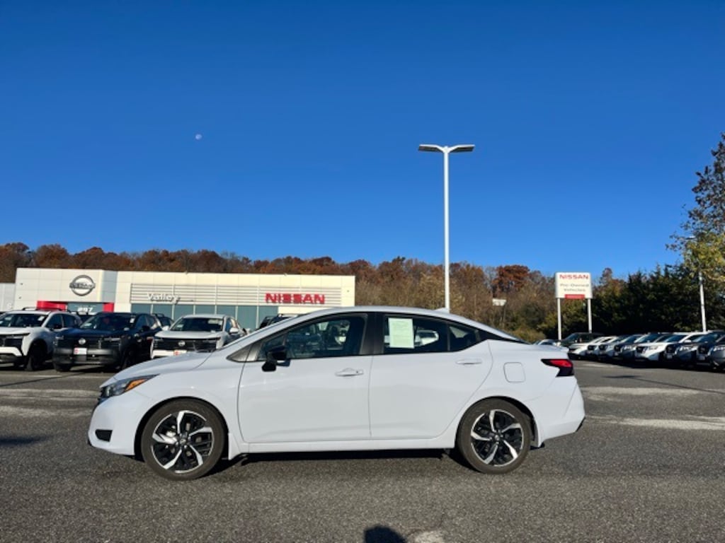 Certified 2024 Nissan Versa 1.6 SR Sedan