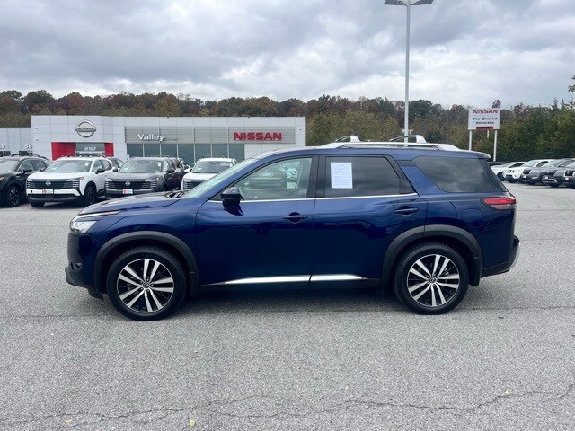 2023 Nissan Pathfinder Platinum photo 4