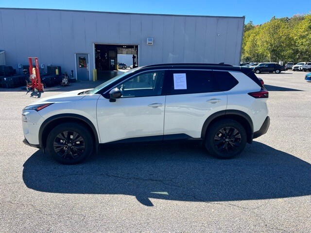 2023 Nissan Rogue SV photo 2