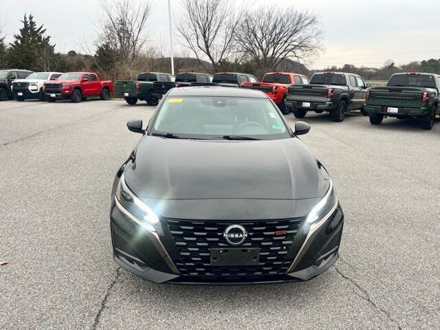 2023 Nissan Altima 2.5 SR photo 2