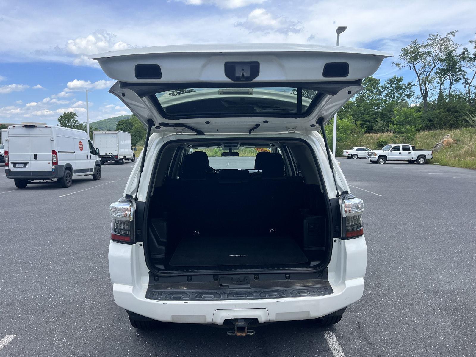 2019 Toyota 4Runner SR5 - Photo 8