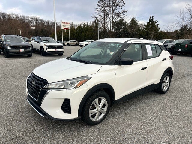 2022 Nissan Kicks S photo 3