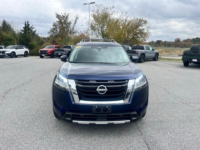 2023 Nissan Pathfinder Platinum photo 2