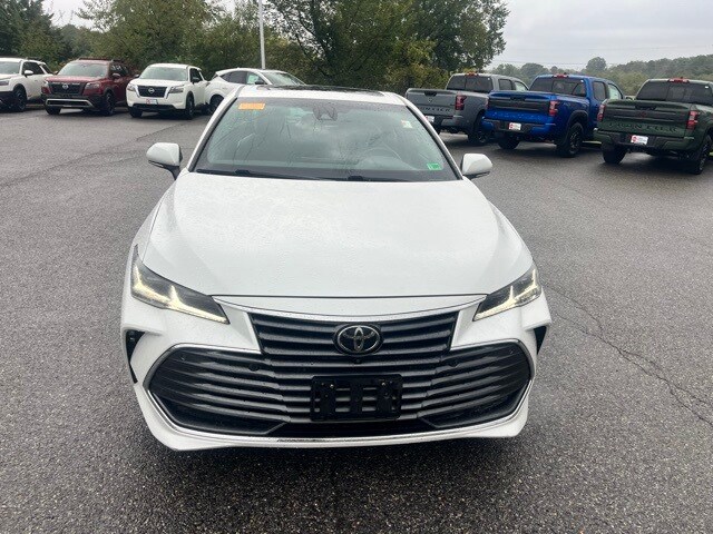 2020 Toyota Avalon Limited photo 2
