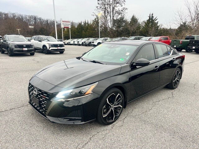 2023 Nissan Altima 2.5 SR photo 3