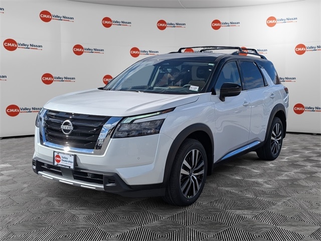 2025 Nissan Pathfinder Platinum's photo