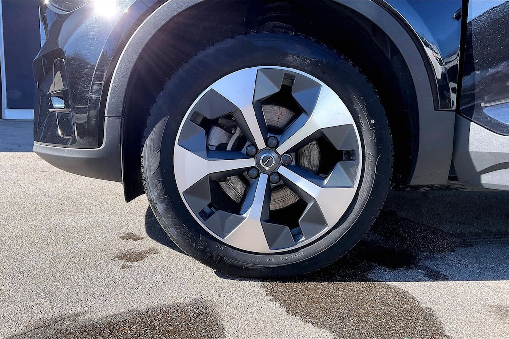 Used 2023 Volvo XC40 B5 AWD Plus Dark SUV