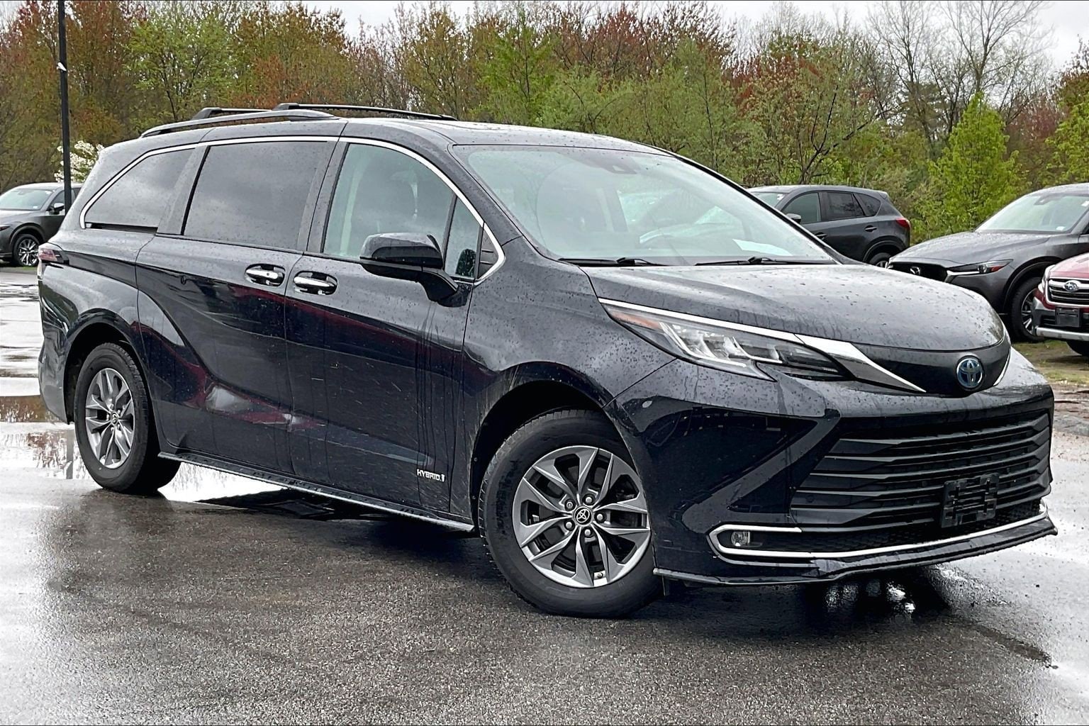 2021 Toyota Sienna XLE 8-Passenger Hybrid FWD's photo