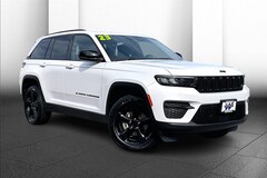 2023 Jeep Grand Cherokee Laredo SUV