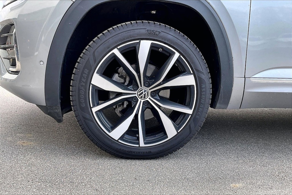 Used 2024 Volkswagen Atlas 2.0T SEL Premium R-Line SUV