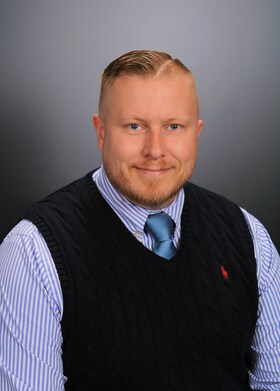 Staff member Christopher Peek from ID_15e663cf56d7