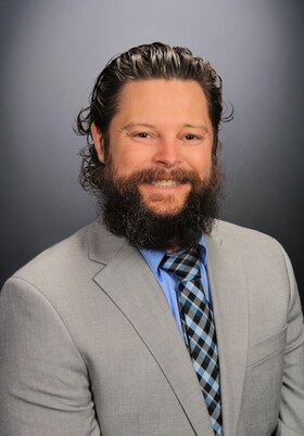 Staff member David Lee from ID_15e663cf56d7
