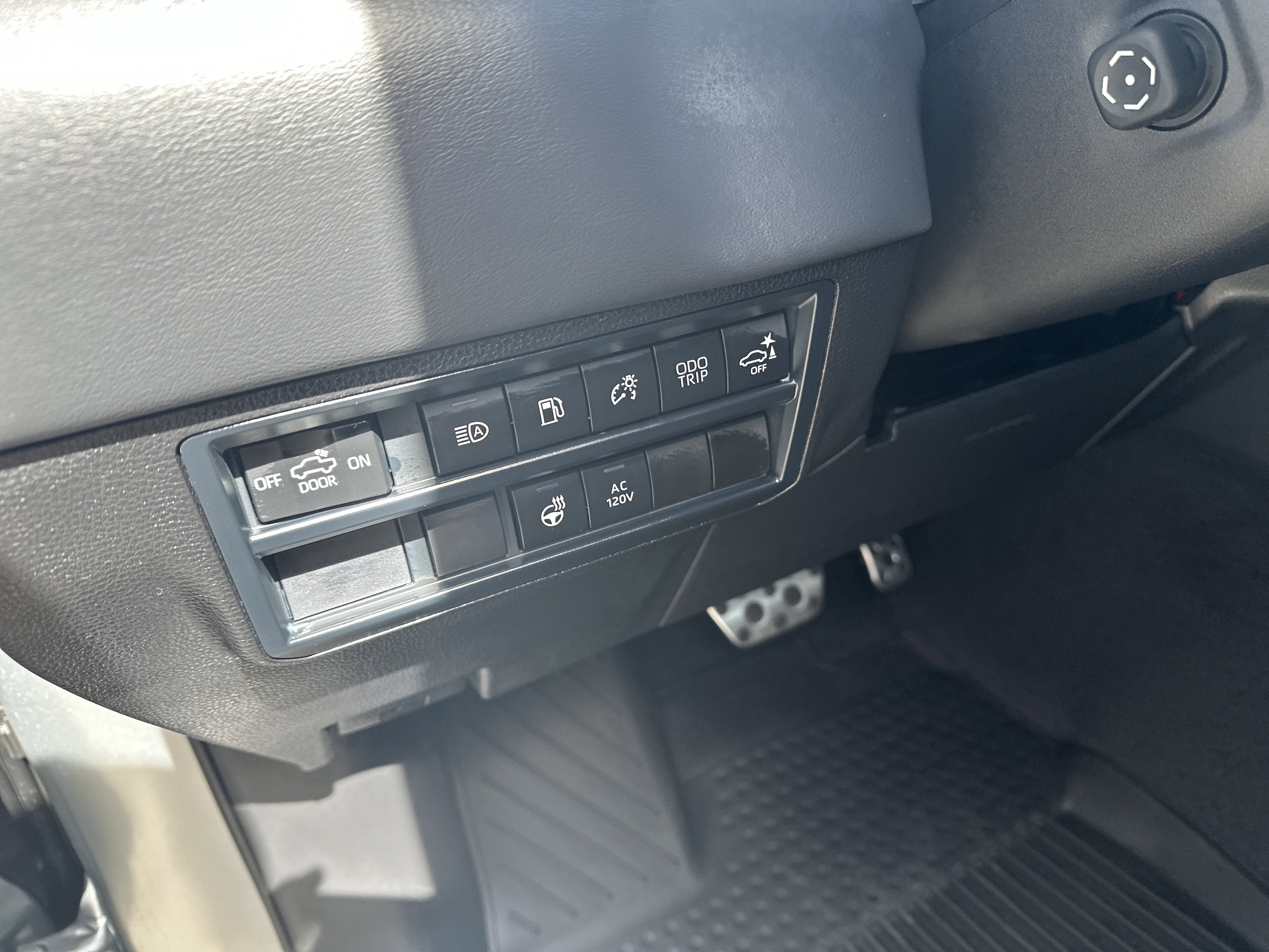 2026 Toyota Tundra Platinum - Photo 18