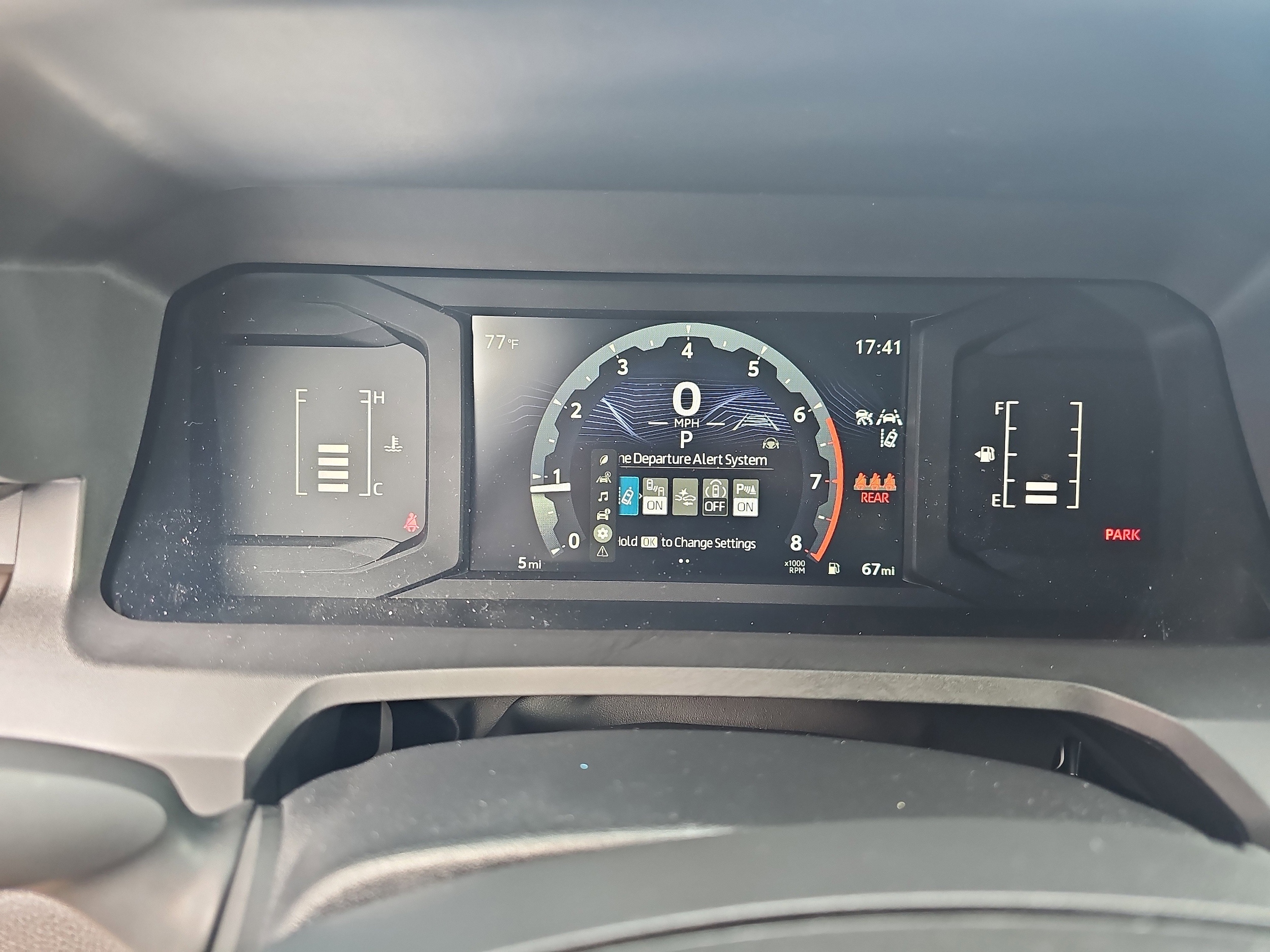 2025 Toyota Tacoma SR5 - Photo 17