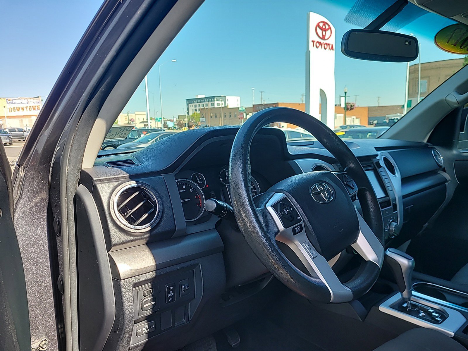 Used 2017 Toyota Tundra SR5 with VIN 5TFUY5F12HX589823 for sale in Twin Falls, ID