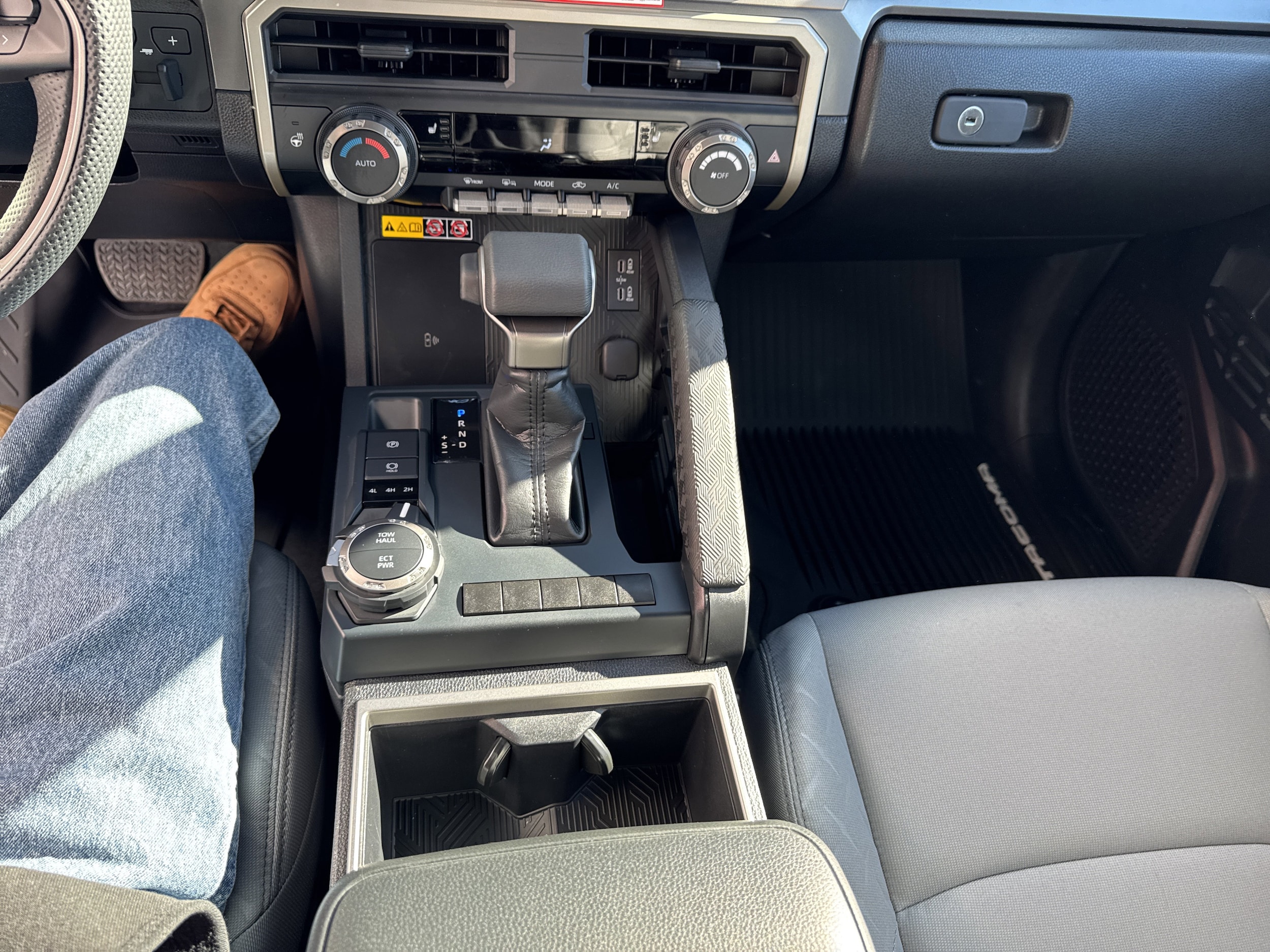 2025 Toyota Tacoma SR5 - Photo 21