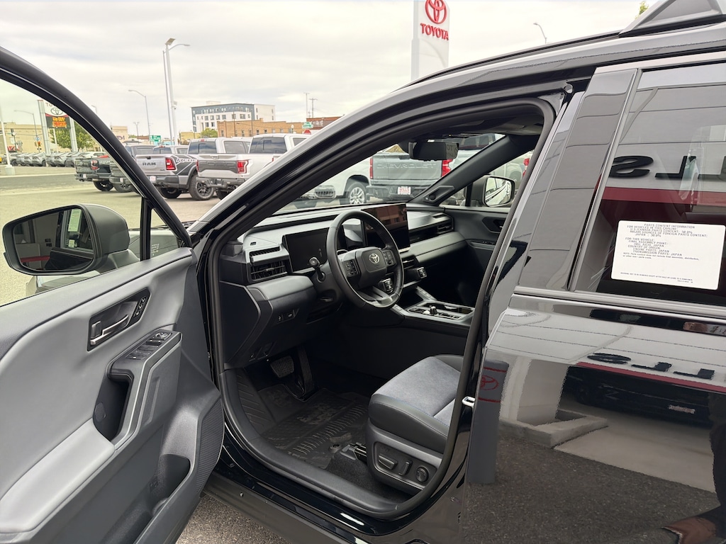 New 2026 Toyota RAV4 XSE w/Panoramic Moonroof Pkg SUV