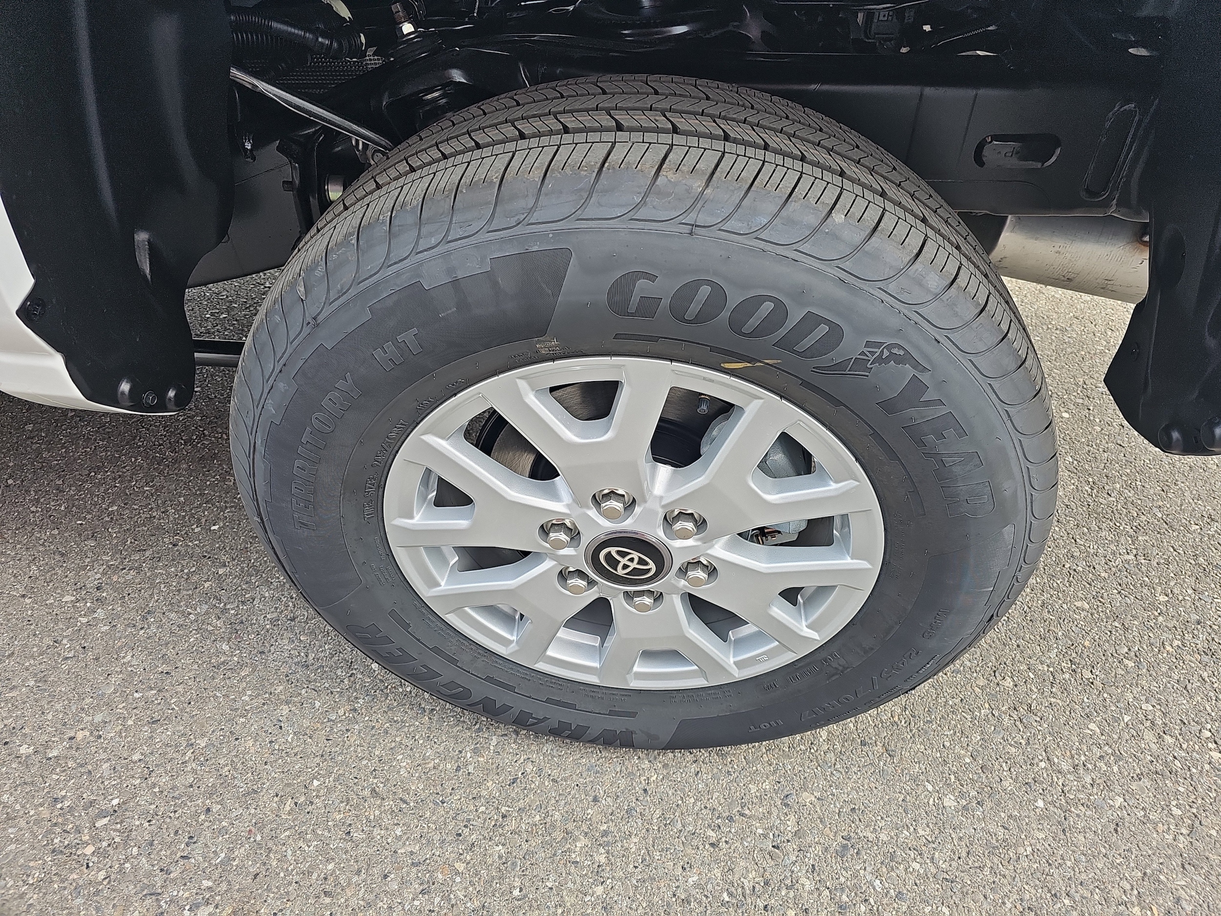 2025 Toyota Tacoma SR5 - Photo 9