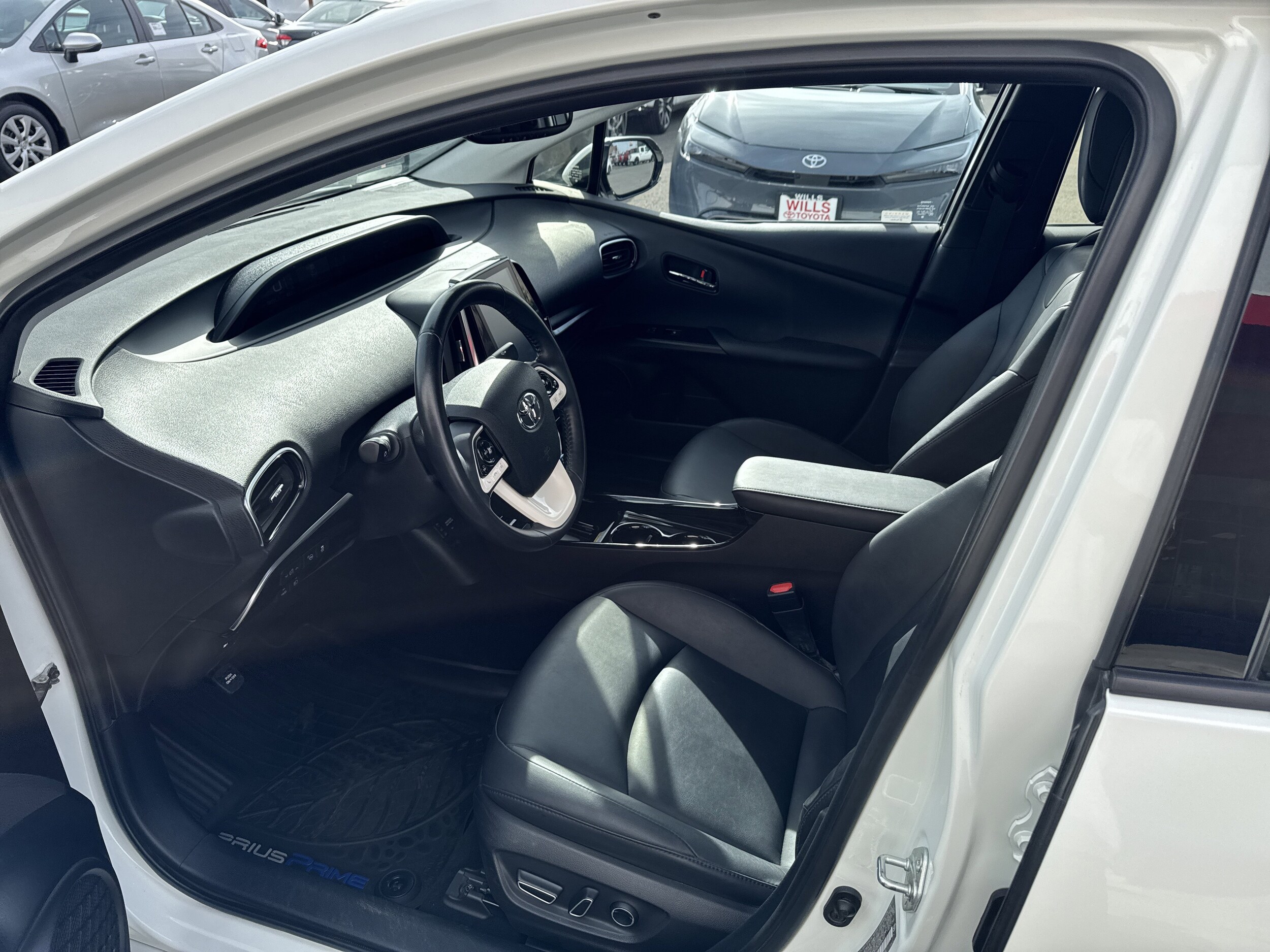 2017 Toyota Prius Prime Three photo 2