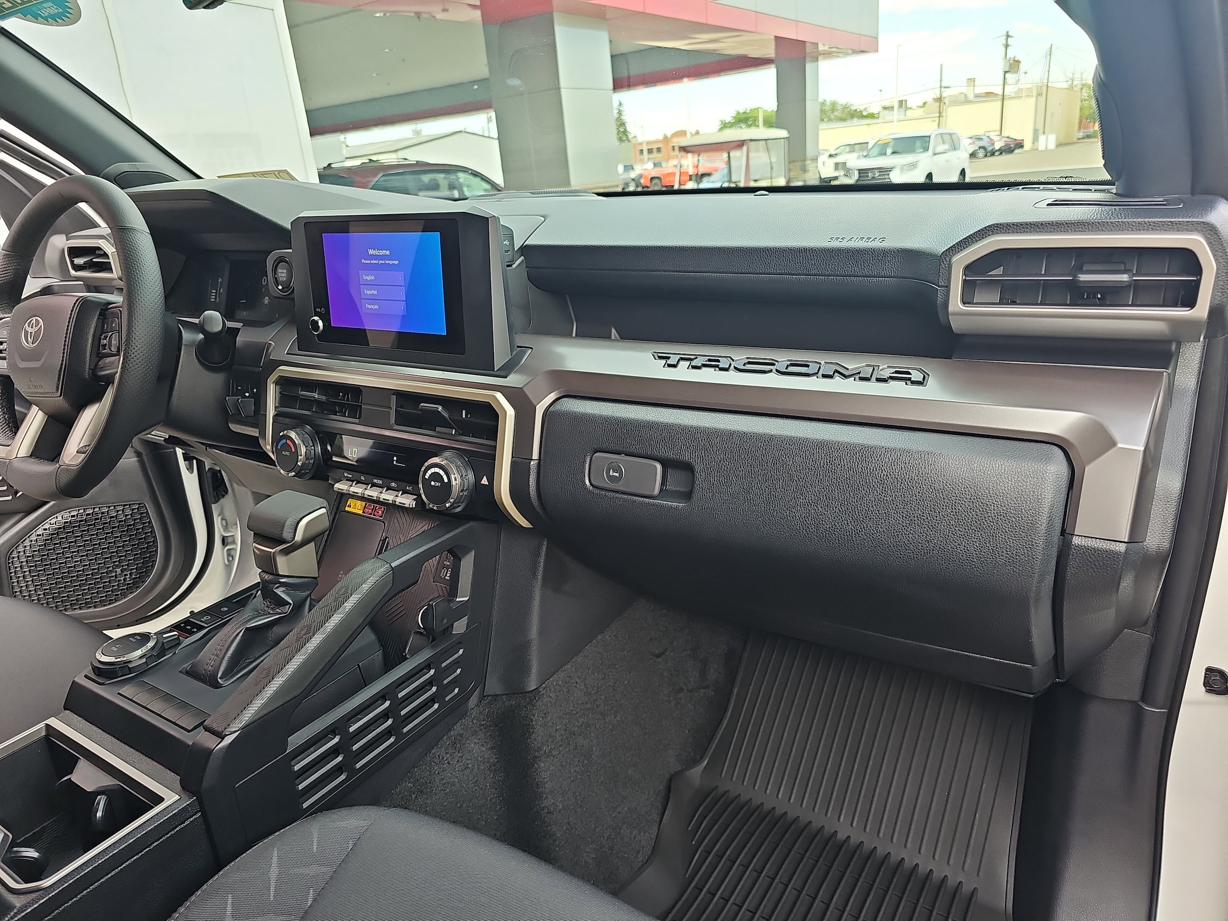 2025 Toyota Tacoma SR5 - Photo 16