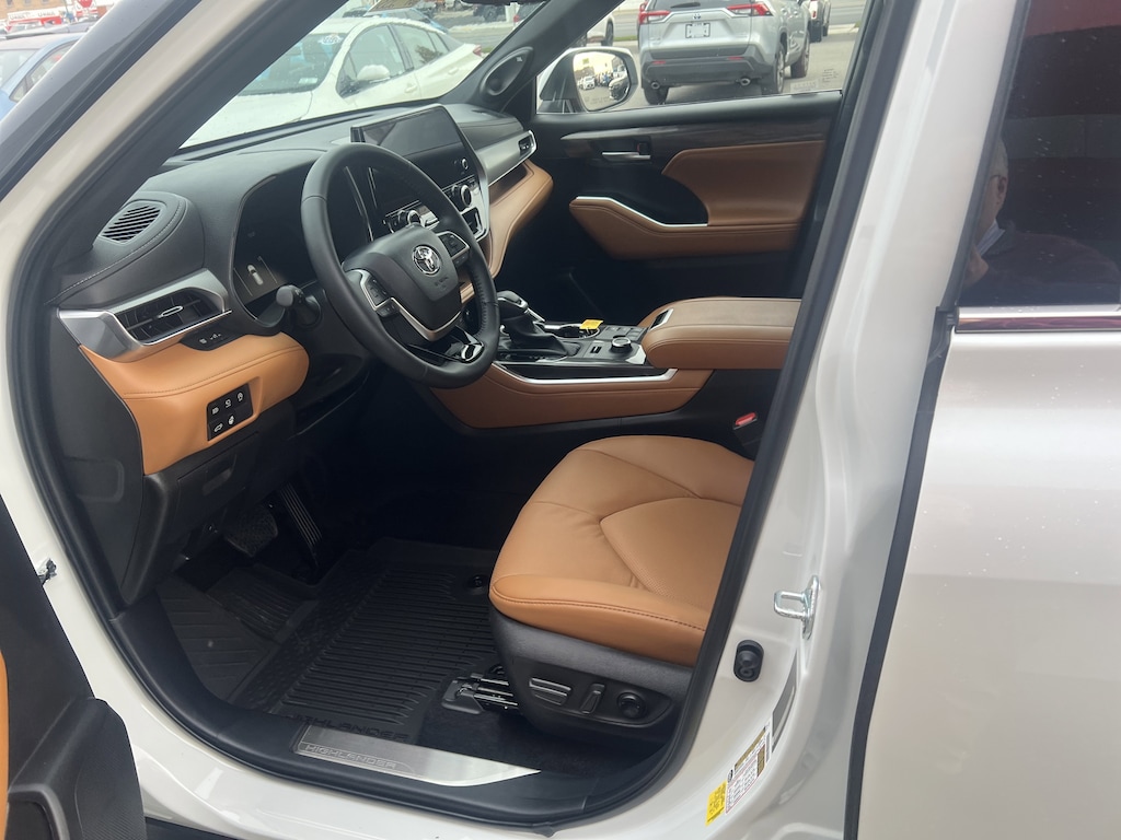 New 2026 Toyota Highlander Platinum SUV
