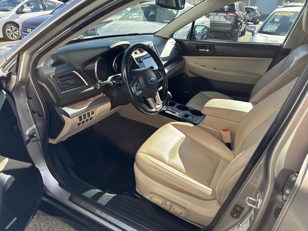 Used 2015 Subaru Outback 2.5i Limited w/Moonroof/KeylessAccess/Nav/EyeSight SUV