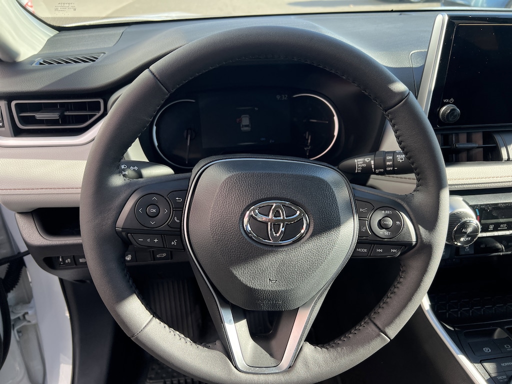 New 2025 Toyota RAV4 XLE w/Convenience Pkg SUV