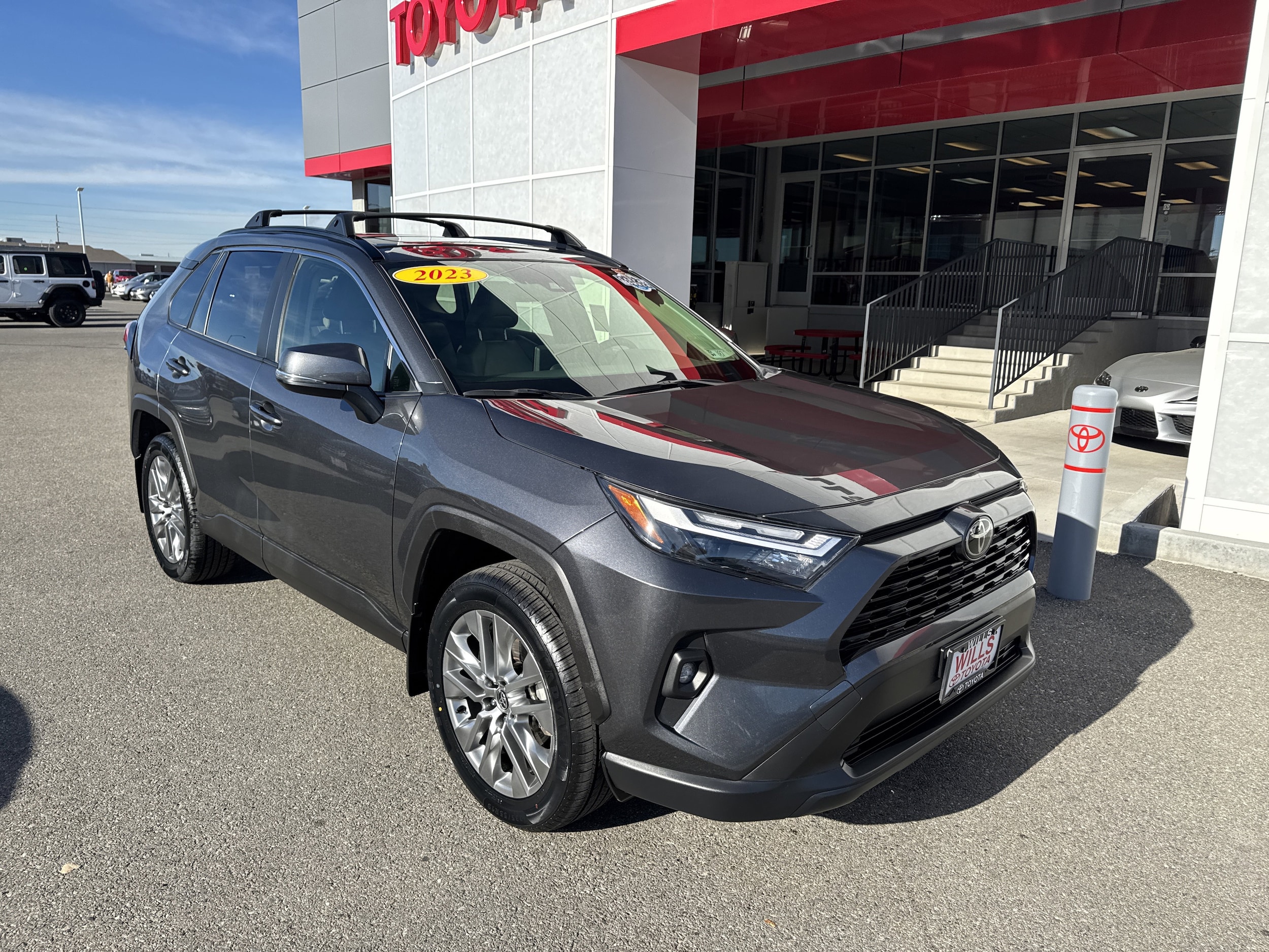 2023 Toyota RAV4 XLE Premium's photo