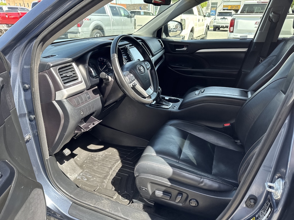 Used 2016 Toyota Highlander XLE V6 SUV