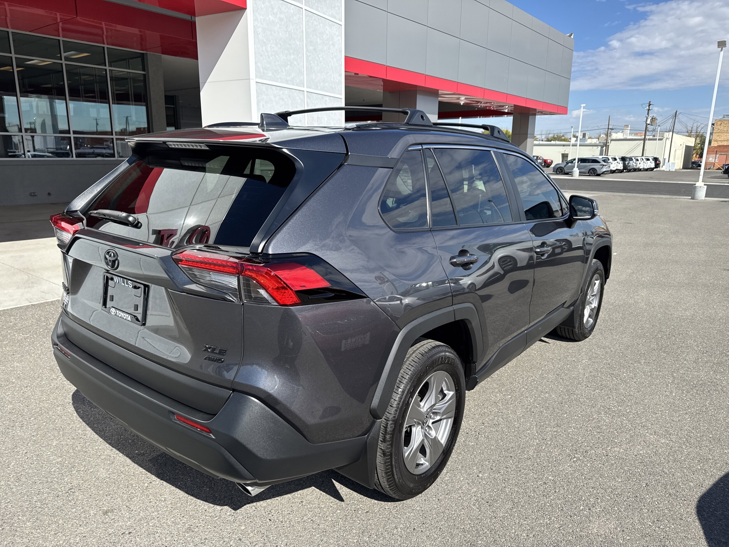 2023 Toyota RAV4 XLE photo 3