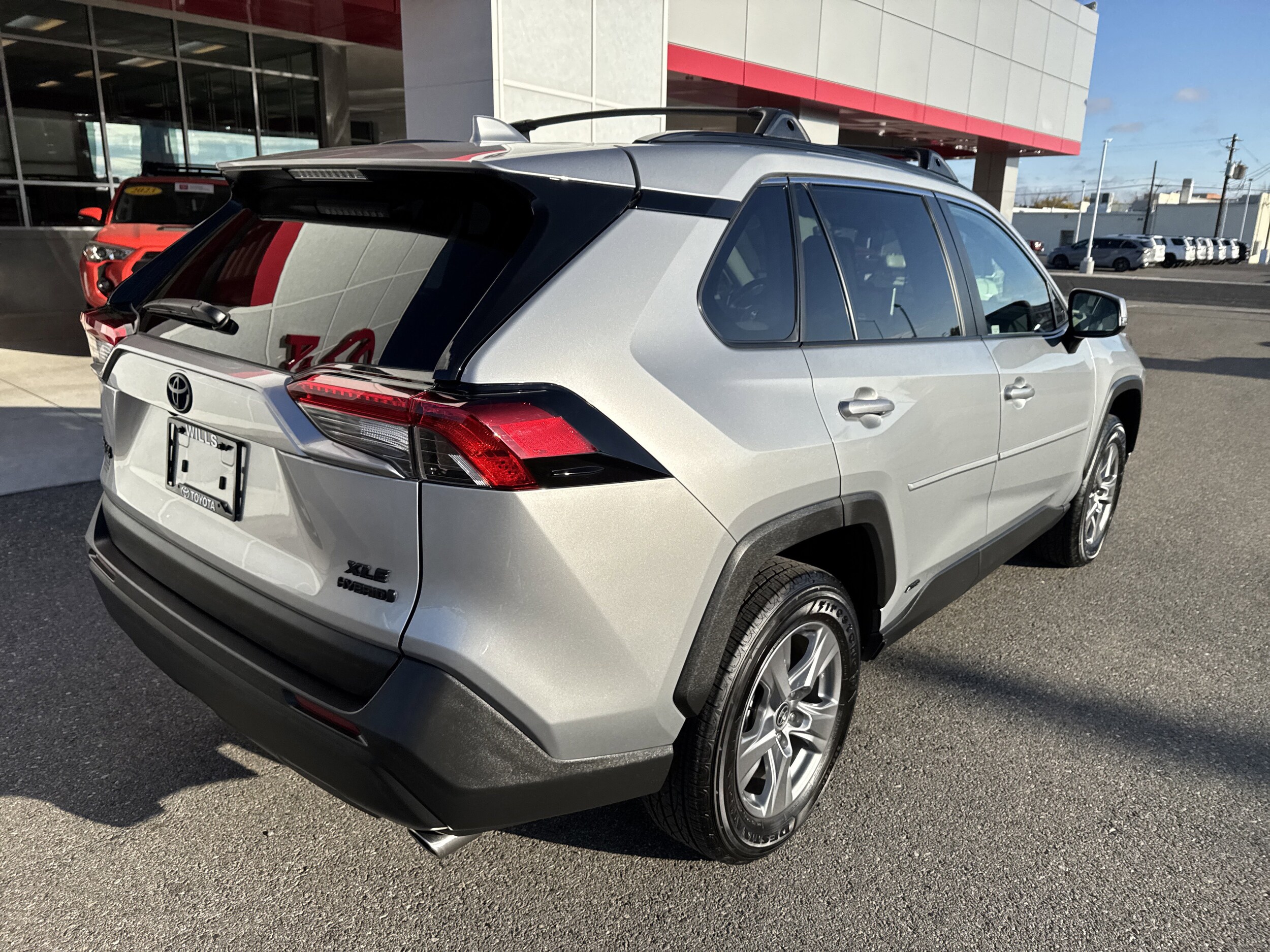 2024 Toyota RAV4 Hybrid XLE photo 3