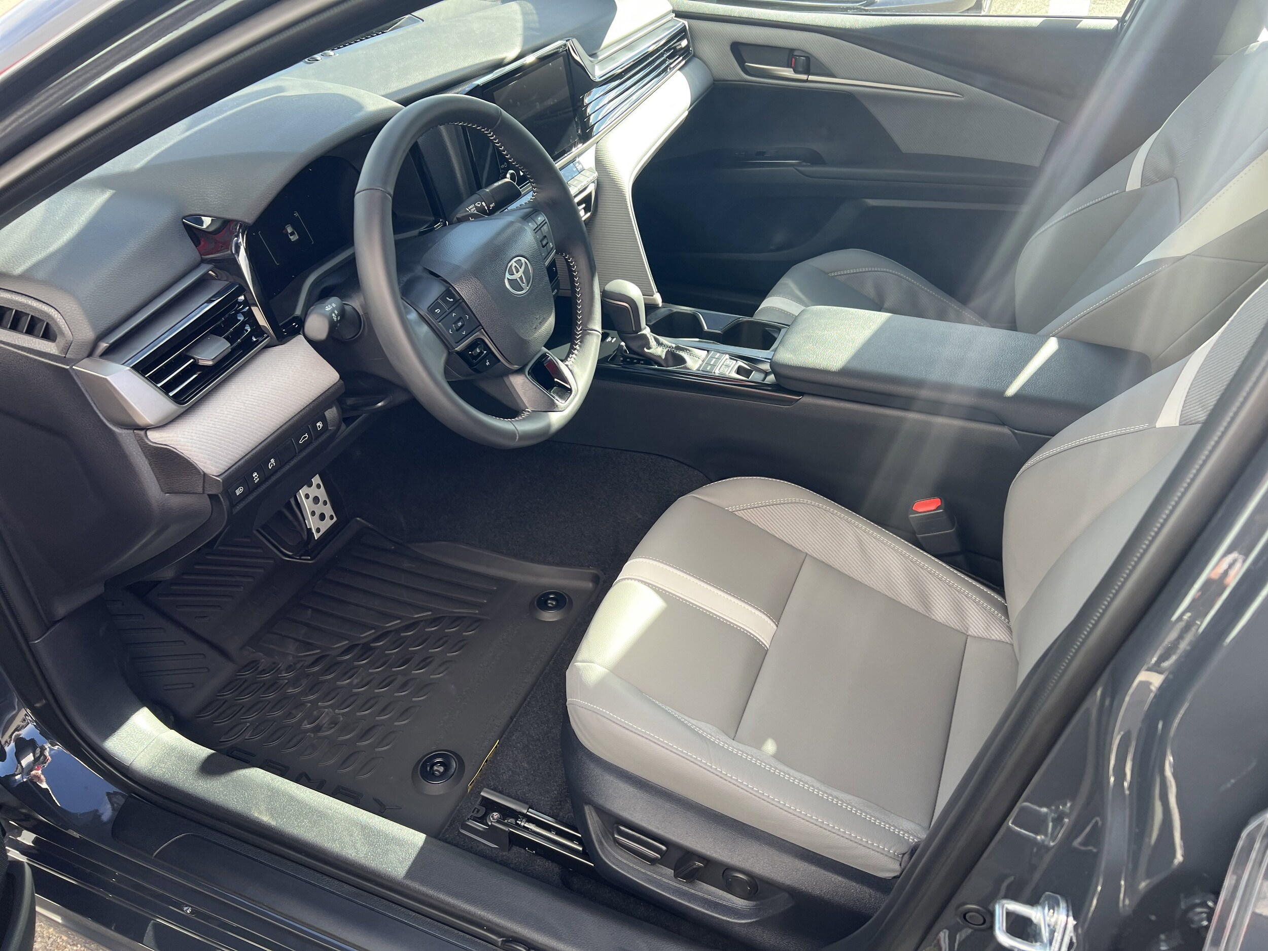 2026 Toyota Camry SE photo 2