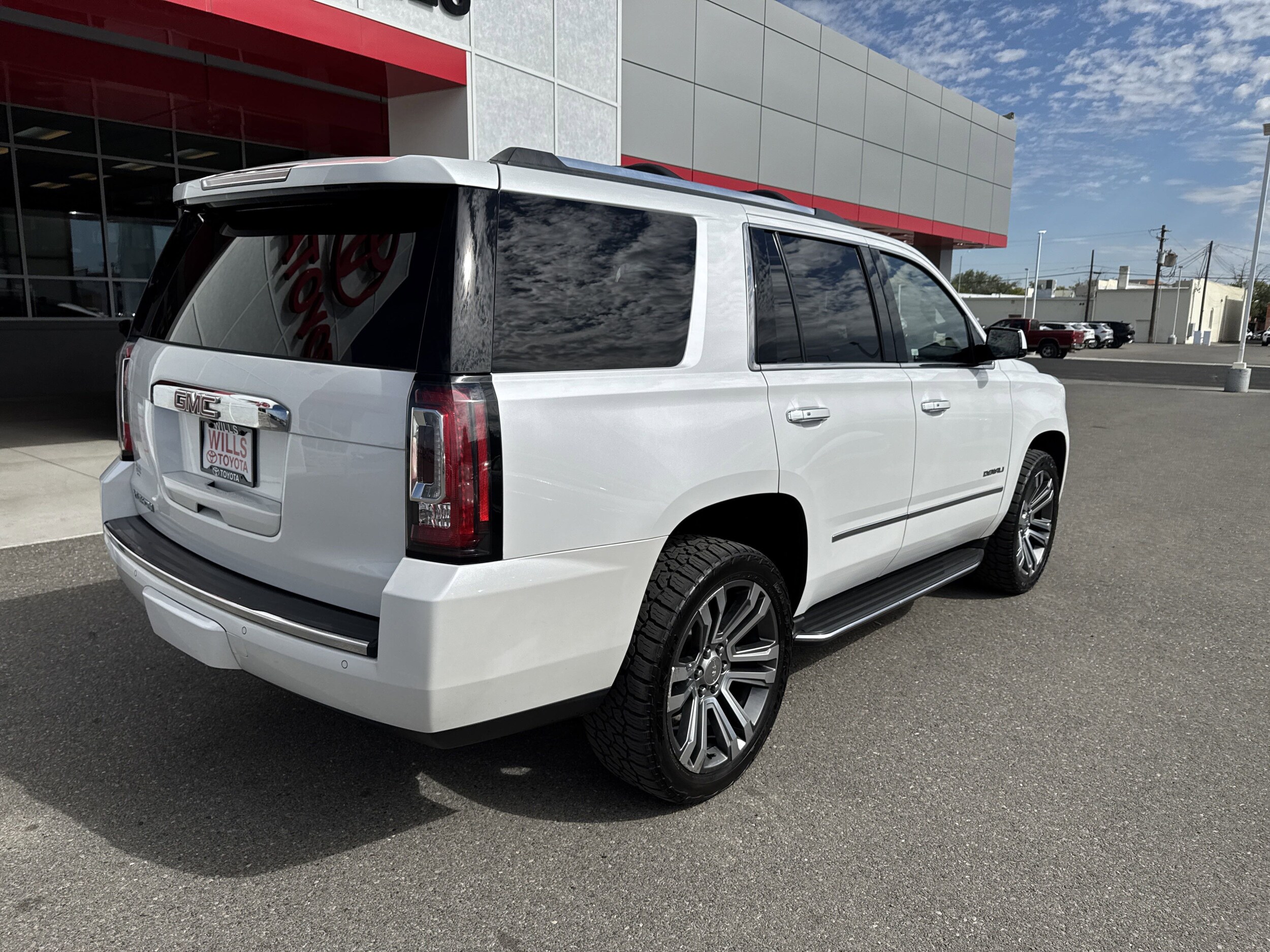2017 Gmc Yukon Denali photo 4