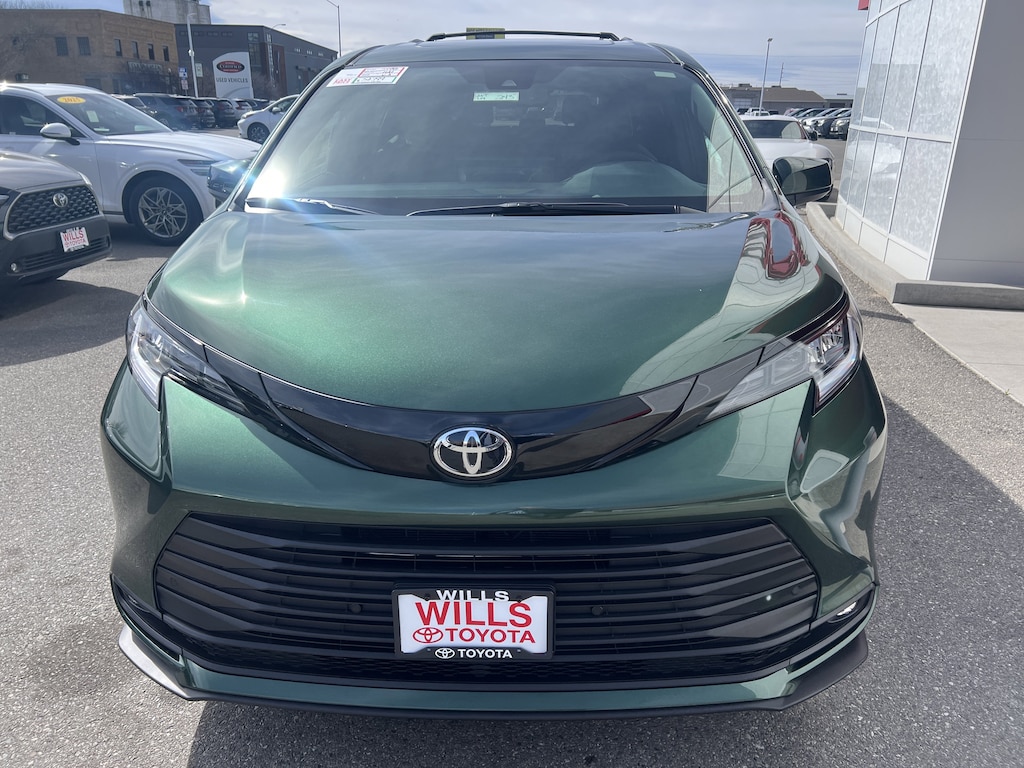 New 2026 Toyota Sienna Woodland Edition Van Passenger Van