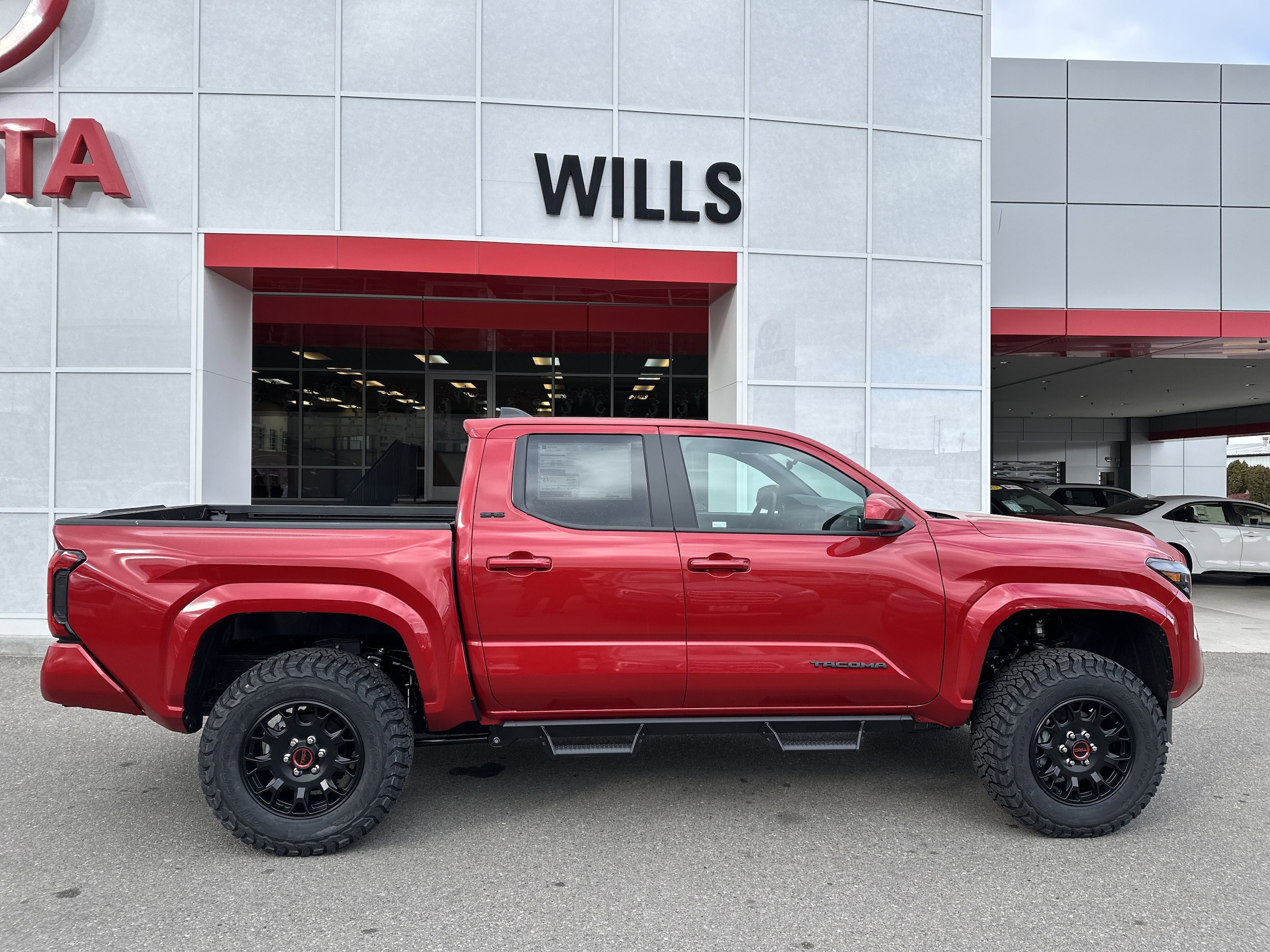 2025 Toyota Tacoma SR5's photo