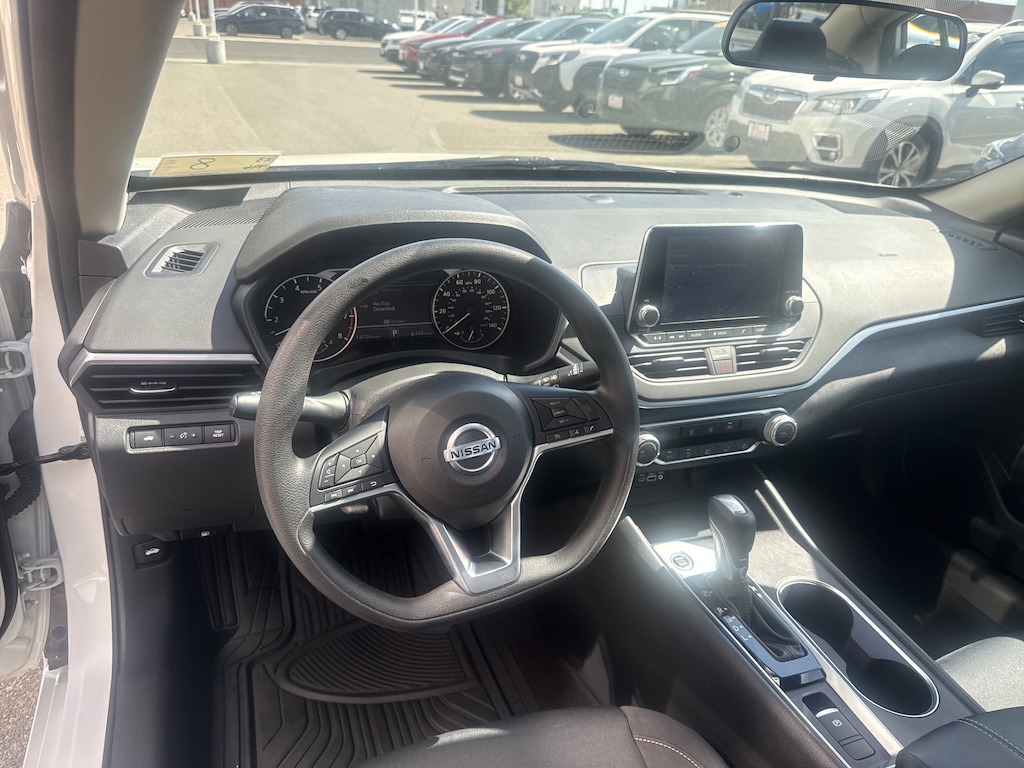 Used 2022 Nissan Altima 2.5 SV Sedan