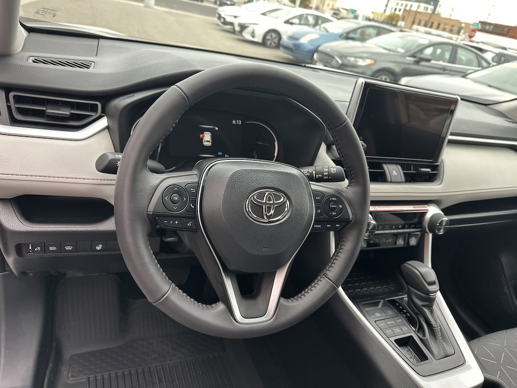 New 2025 Toyota RAV4 XLE w/Convenience Pkg SUV