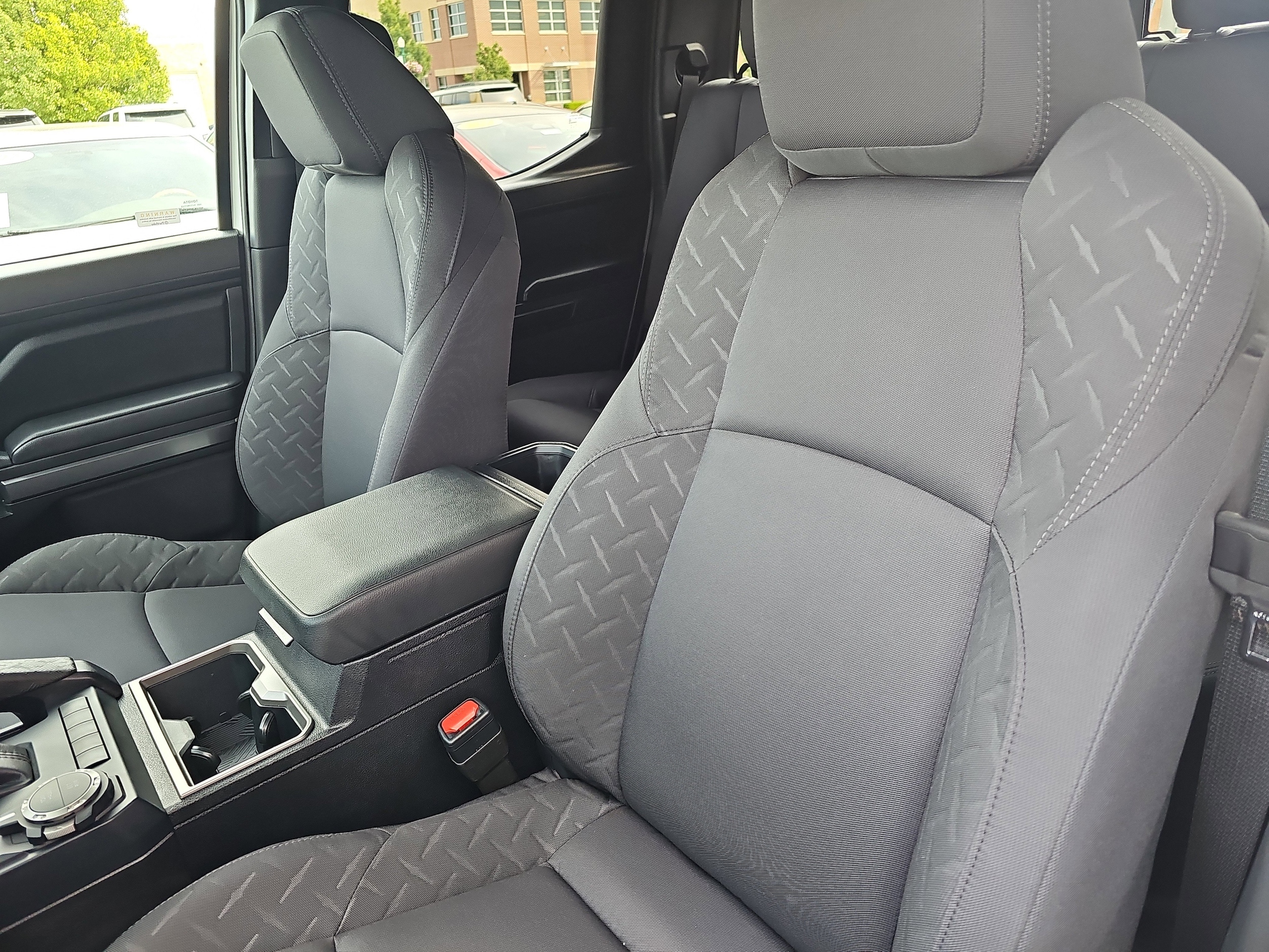 2025 Toyota Tacoma SR5 - Photo 11