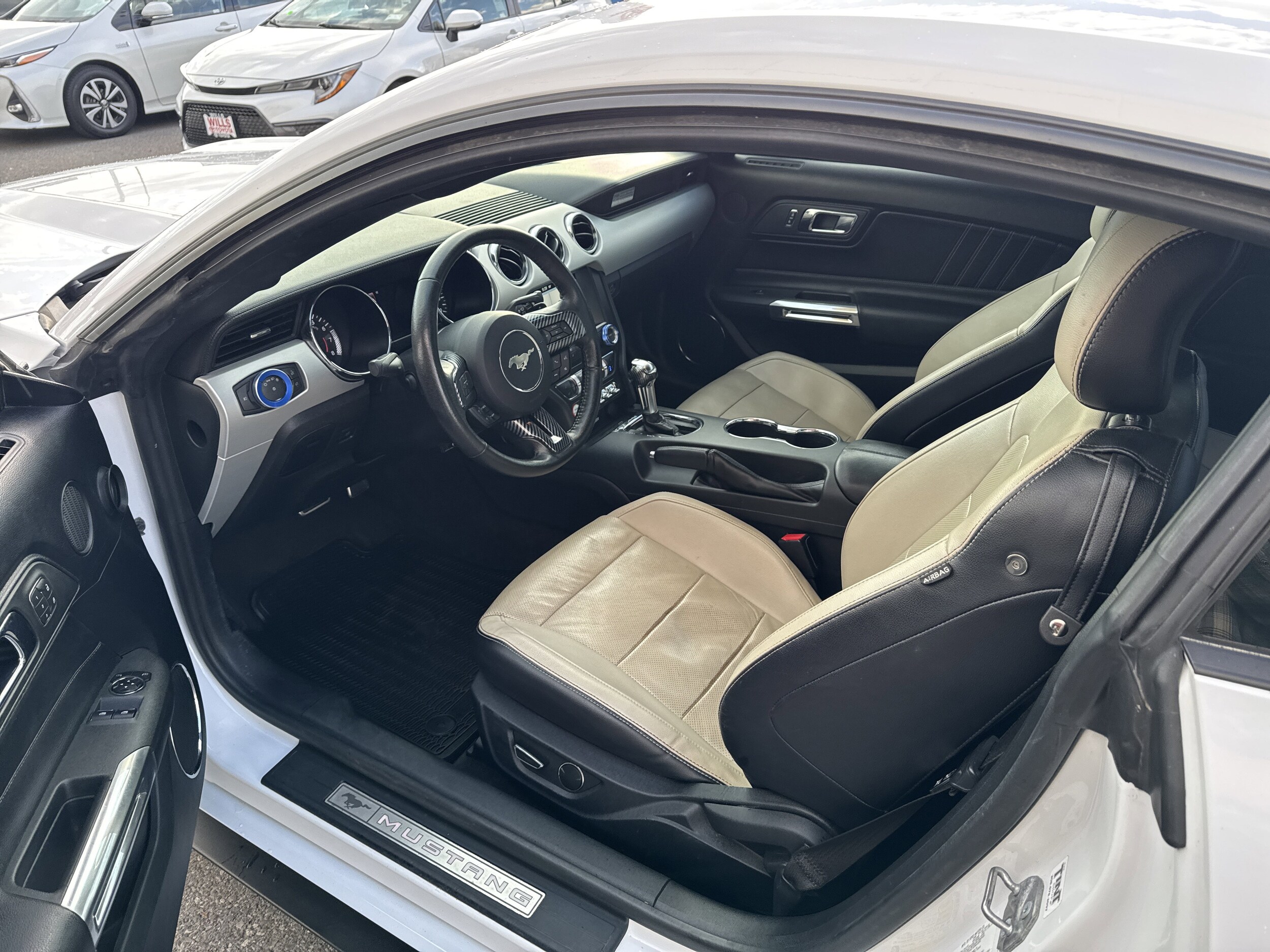 2016 Ford Mustang photo 2