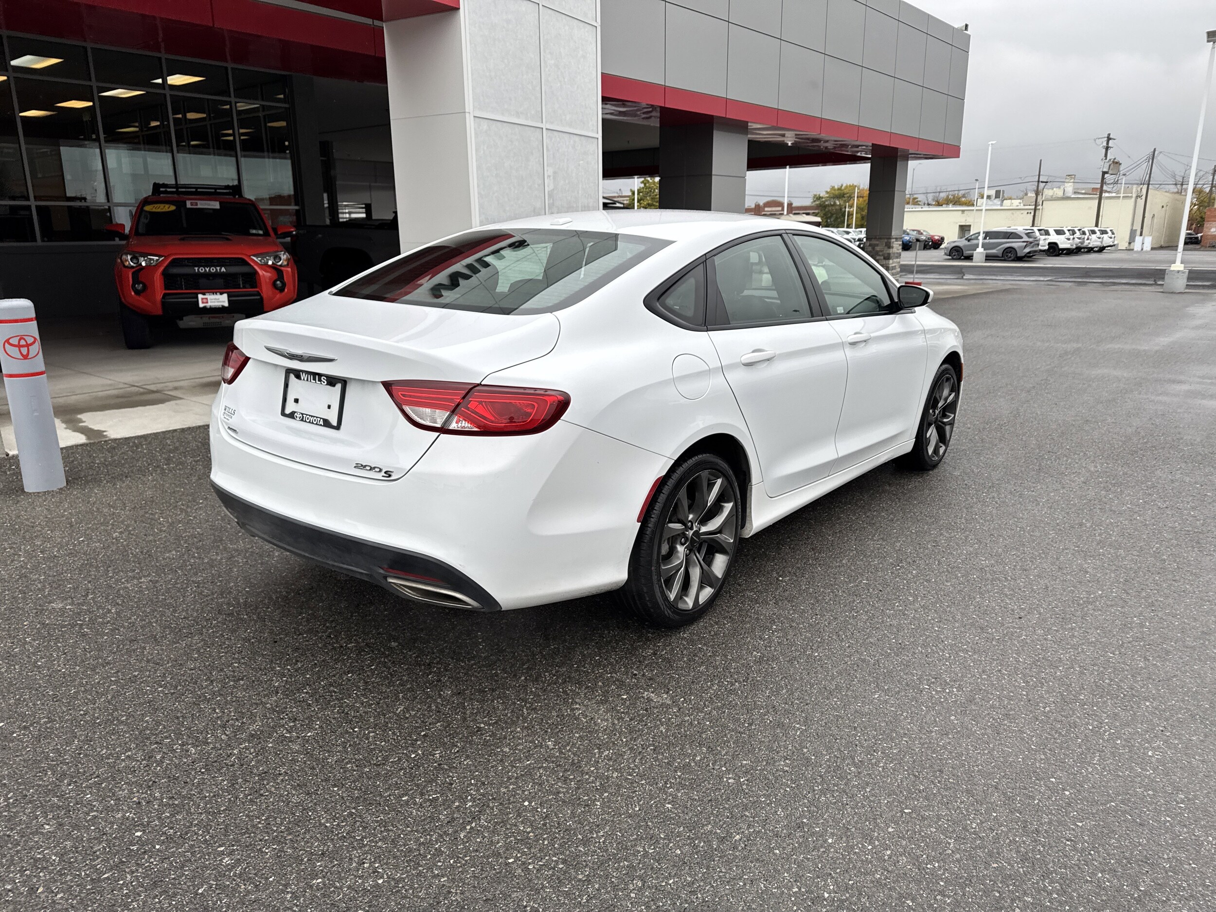 2016 Chrysler 200 S photo 4