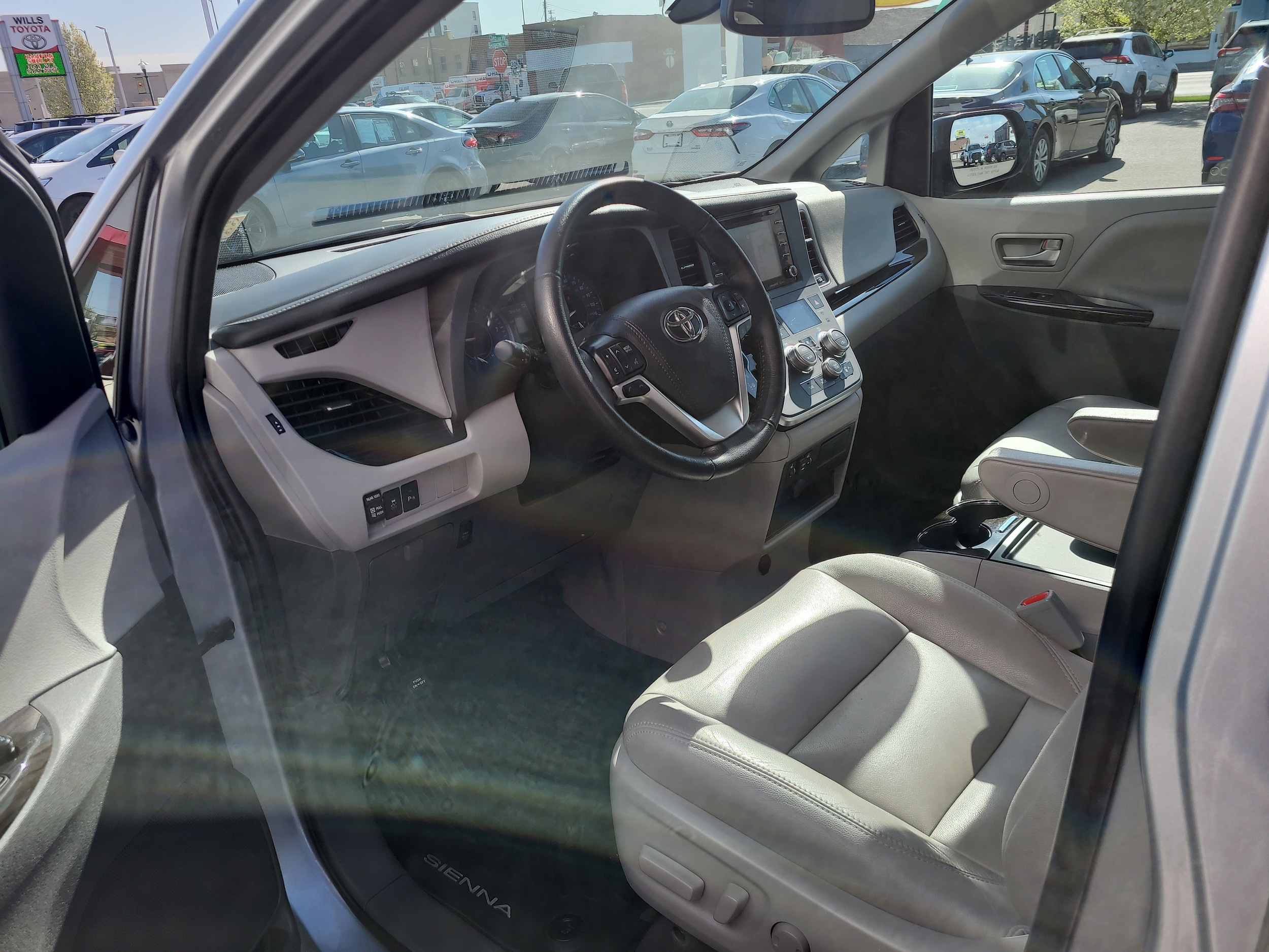 Used 2020 Toyota Sienna XLE with VIN 5TDDZ3DC6LS233119 for sale in Twin Falls, ID