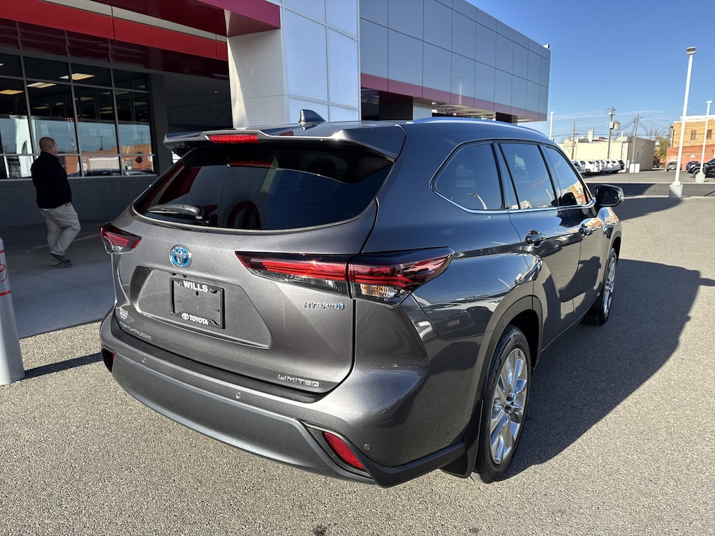 Used 2024 Toyota Highlander Hybrid Limited SUV