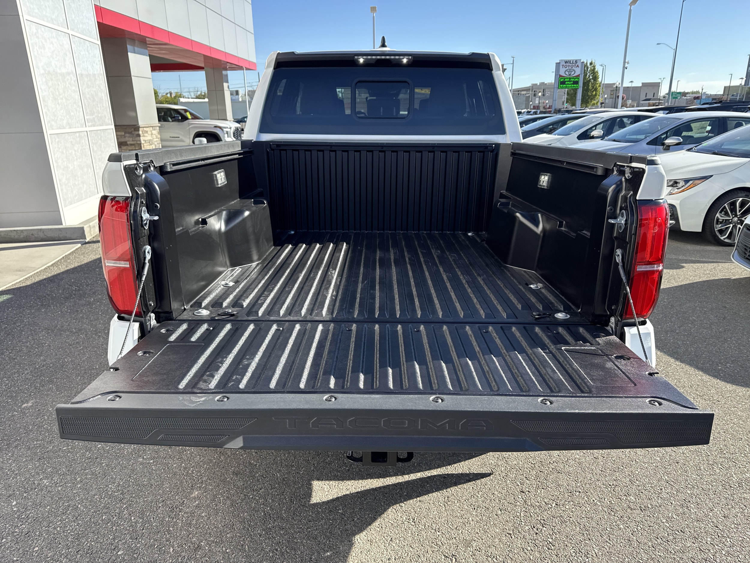 2025 Toyota Tacoma SR5 - Photo 12