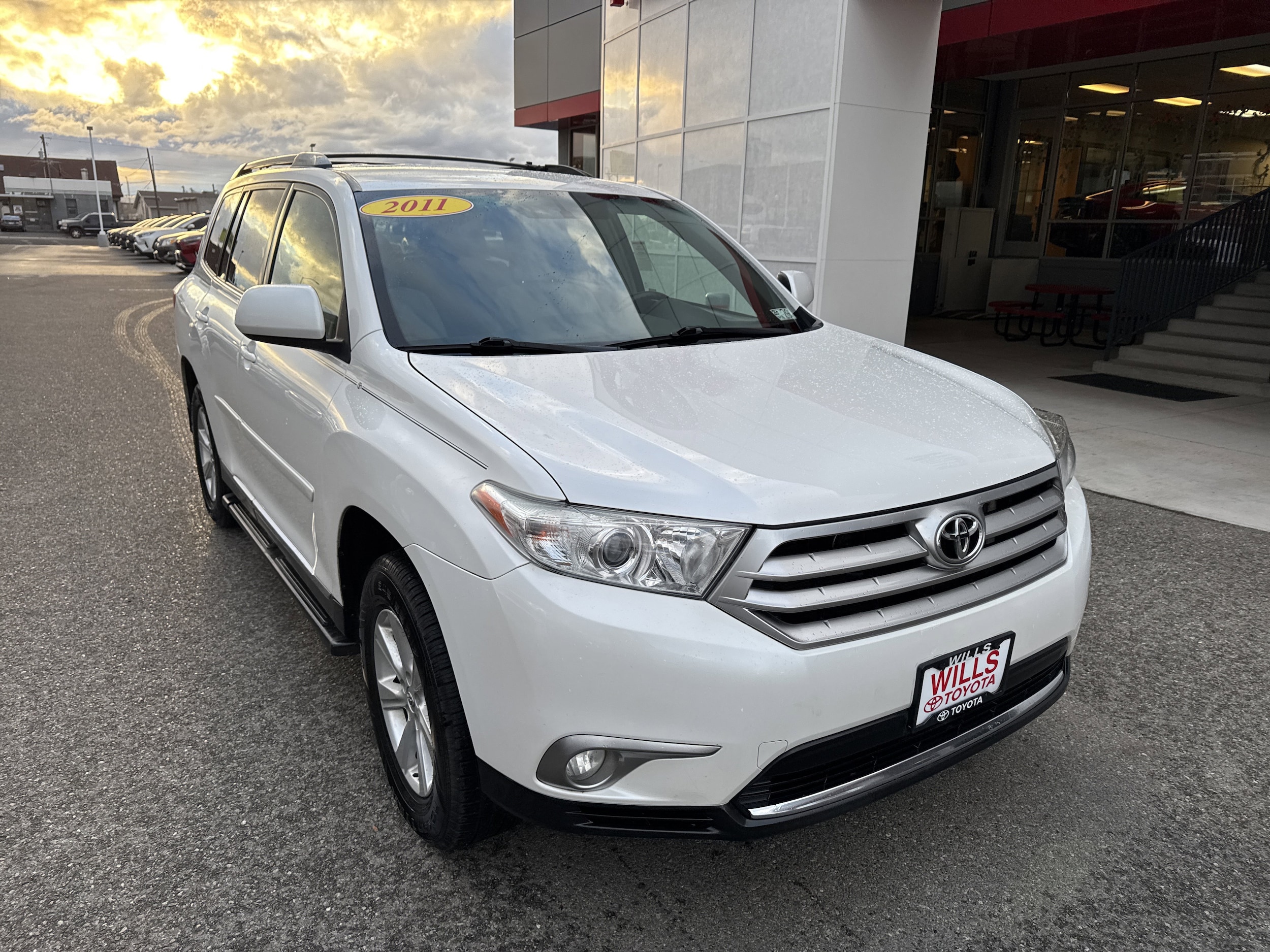 2011 Toyota Highlander SE's photo