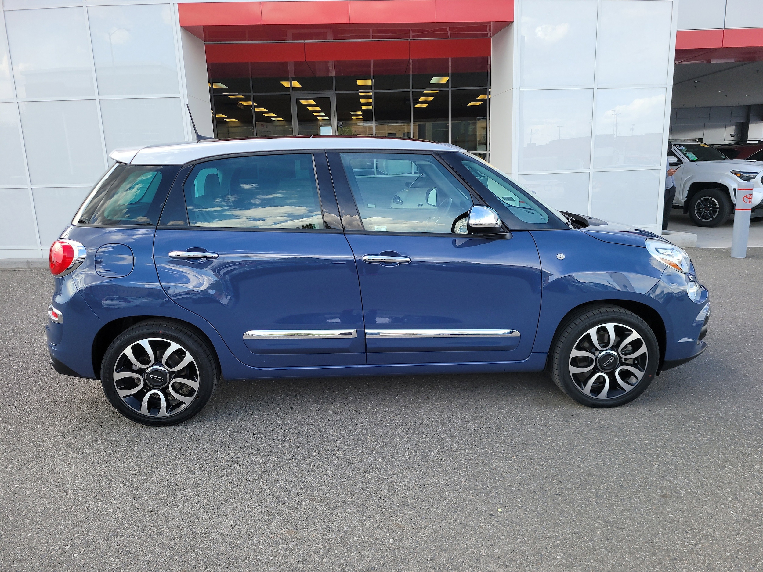 2019 Fiat 500L Lounge photo 3