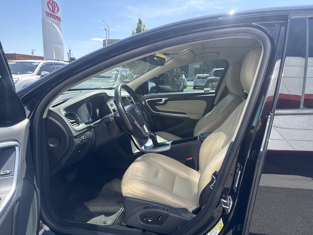 Used 2017 Volvo S60 T5 FWD Dynamic Sedan