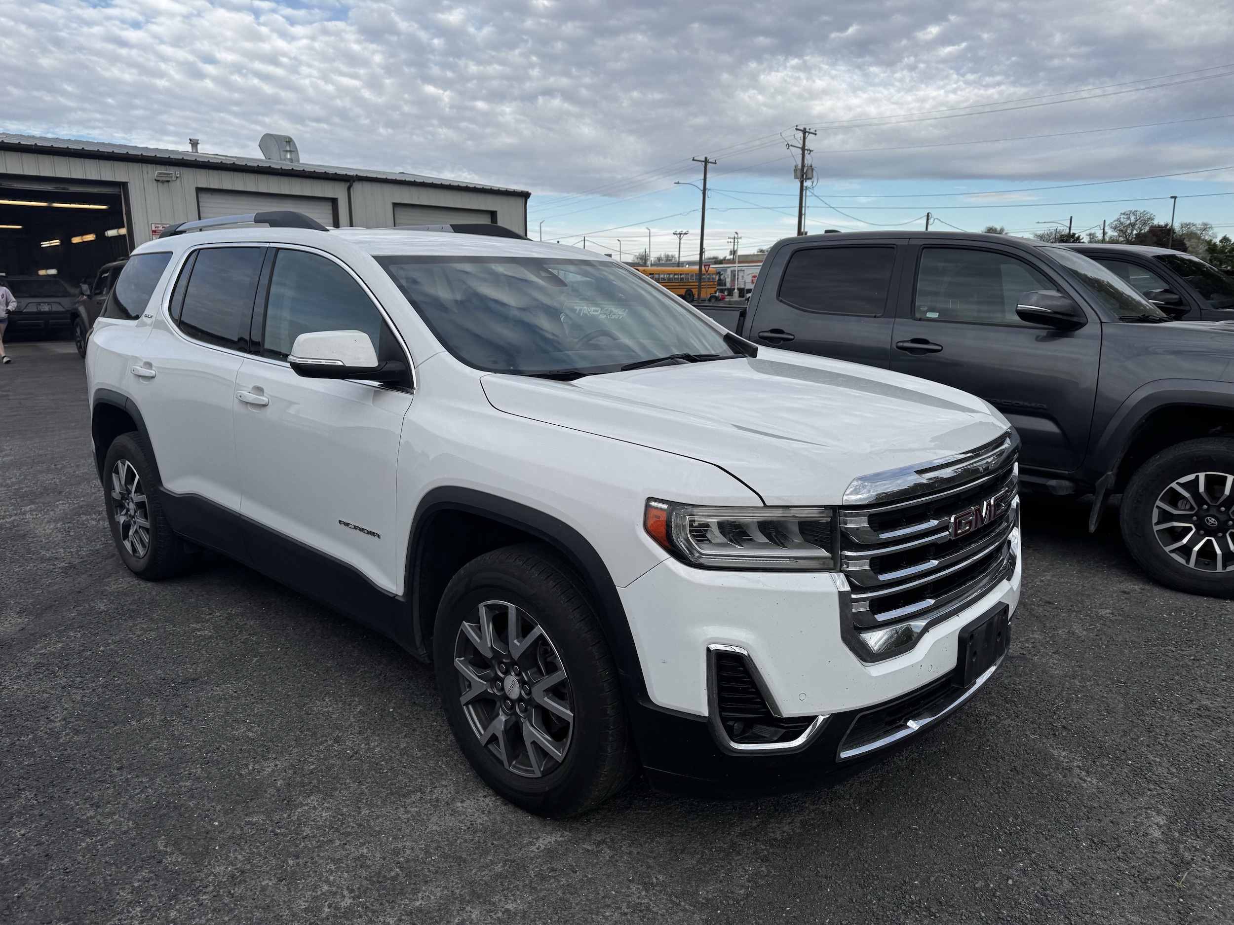 2023 GMC Acadia SLT FWD's photo