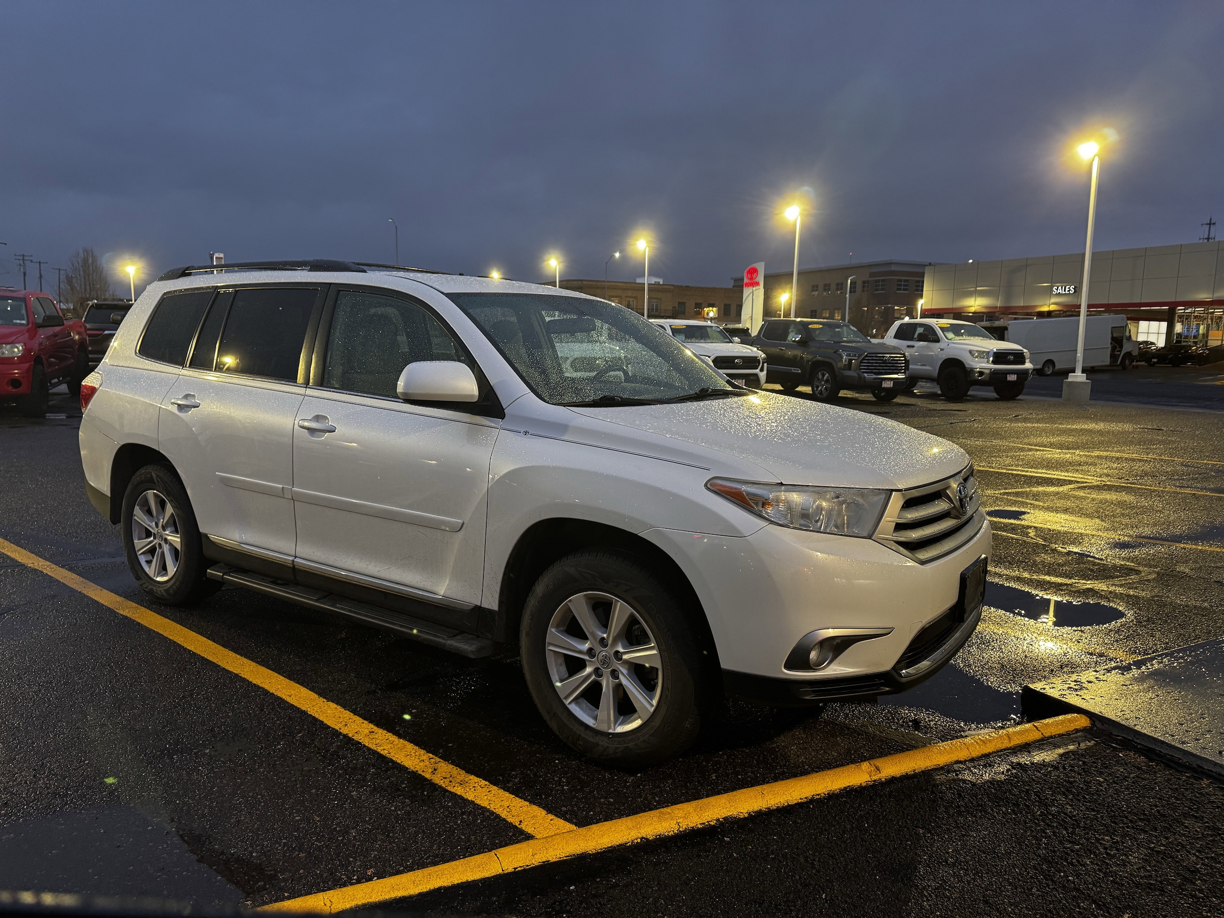 2011 Toyota Highlander SE's photo